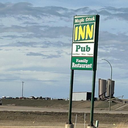 Maple Creek Motor Inn Exterior photo