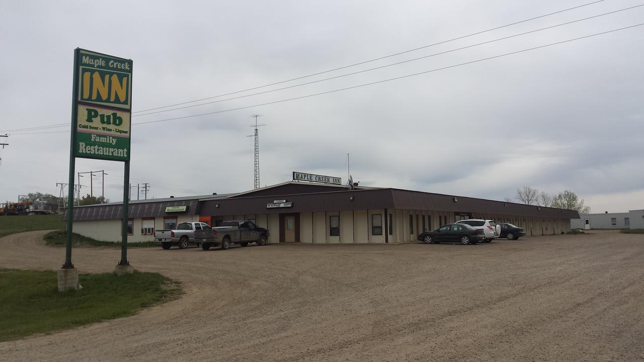 Maple Creek Motor Inn Exterior photo