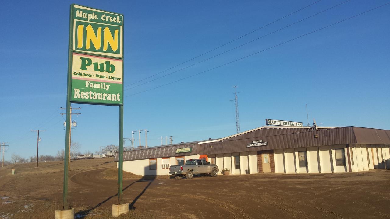 Maple Creek Motor Inn Exterior photo